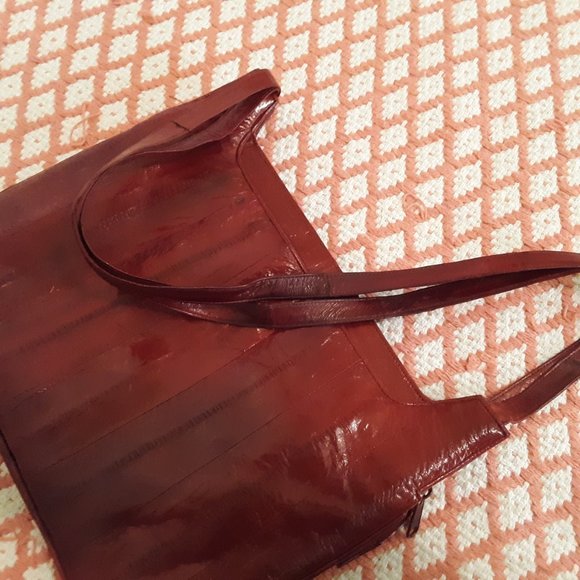Vintage burgundy genuine eel-skin purse. - Picture 3 of 9